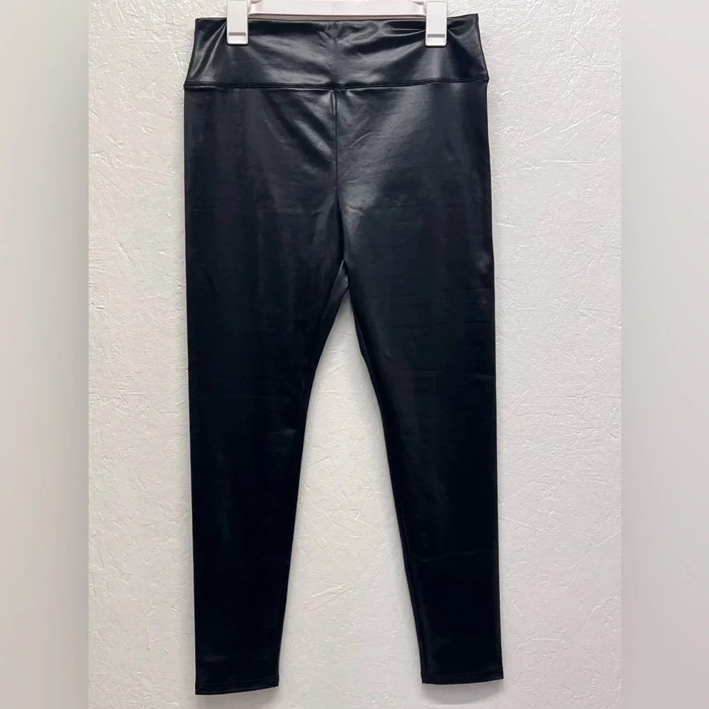 WOMEN'S High-Waisted Liquid Leggings - Wild Fable - Black